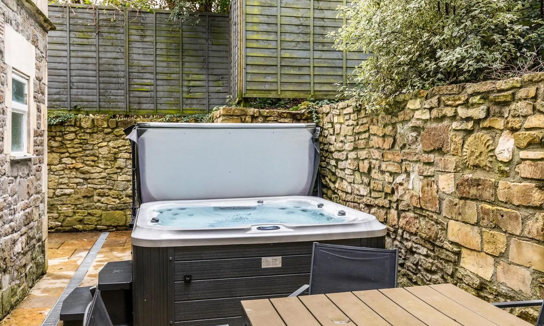 Locksbrook Lodge - Hot Tub - Spacious Outdoor Space Bath Apartment